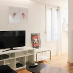 Bright Studio In The Heart Of Paris Well Located
