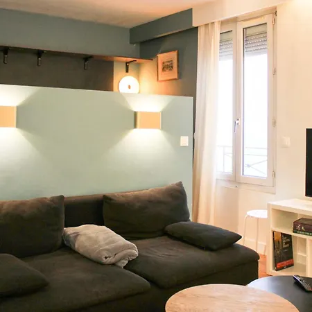 Apartment Bright In The Heart Of Well Located Paris