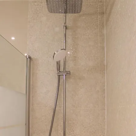 Bright In The Heart Of Well Located Apartment *